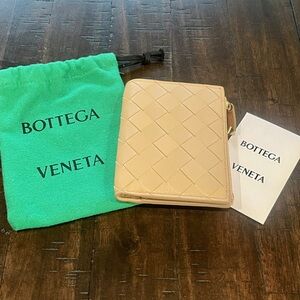 BOTTEGA VENETA Intrecciato Small Bi-Fold Wallet, Ecru